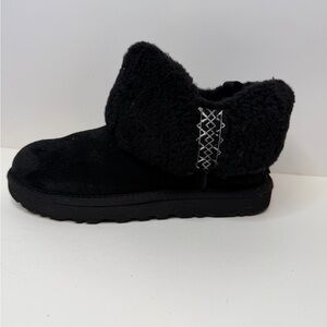 UGG Women's Classic Ultra Mini Braid Black Fold-Over Shearling Bootie size 6